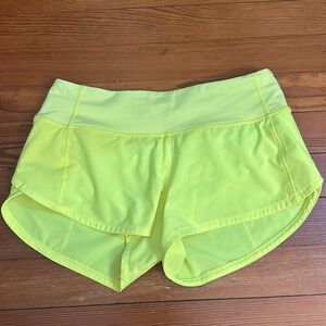 LULULEMON highlight yellow speed up shorts 2.5 inch size 2